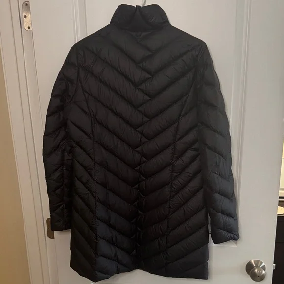 Patagonia Black Women's Puffer Jacket - Picture 14 of 16